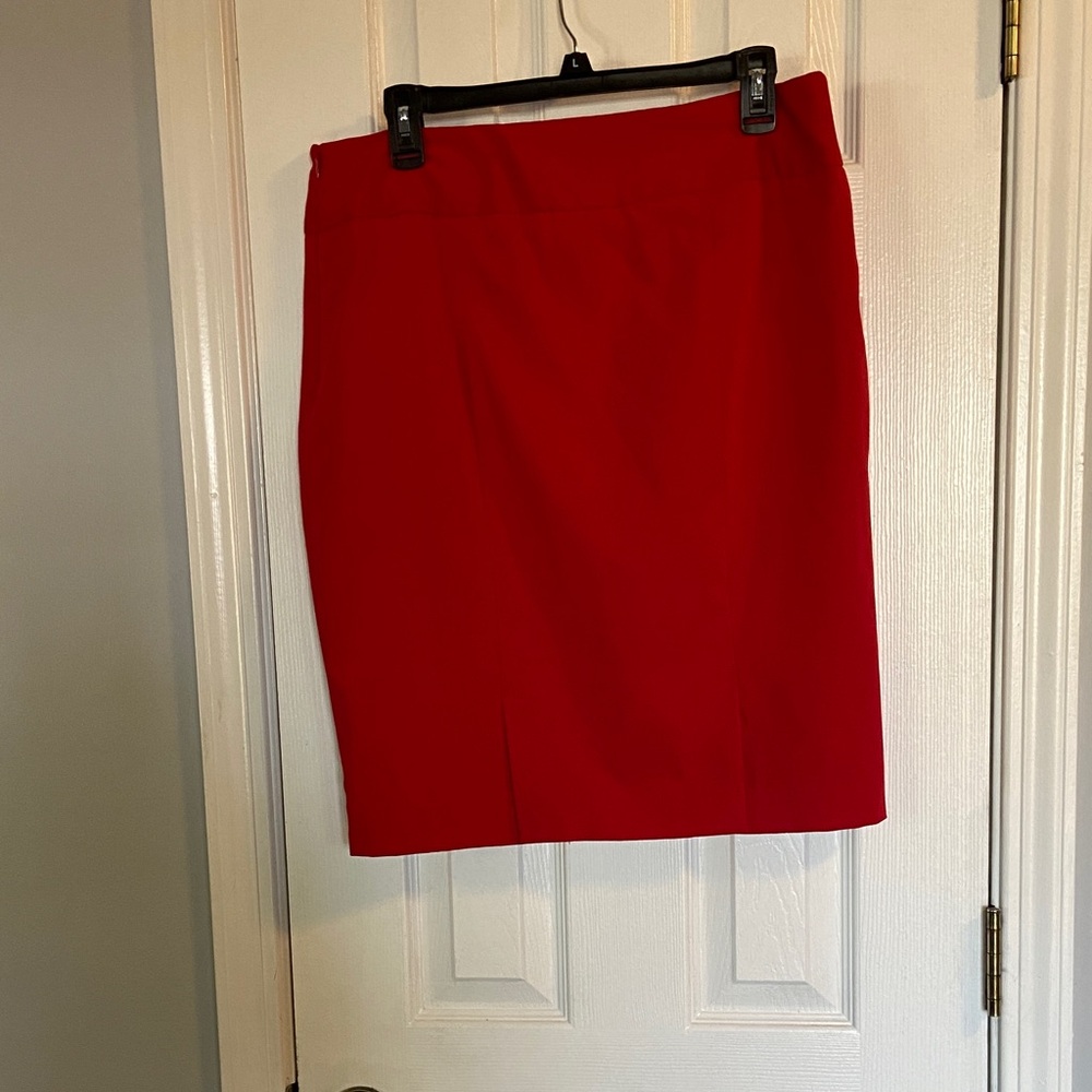 Liz Claiborne Vibrant Red Pencil Skirt - Picture 2 of 3